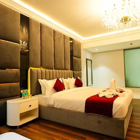 Hotel Adsan Heights Gajraula Bagian luar foto