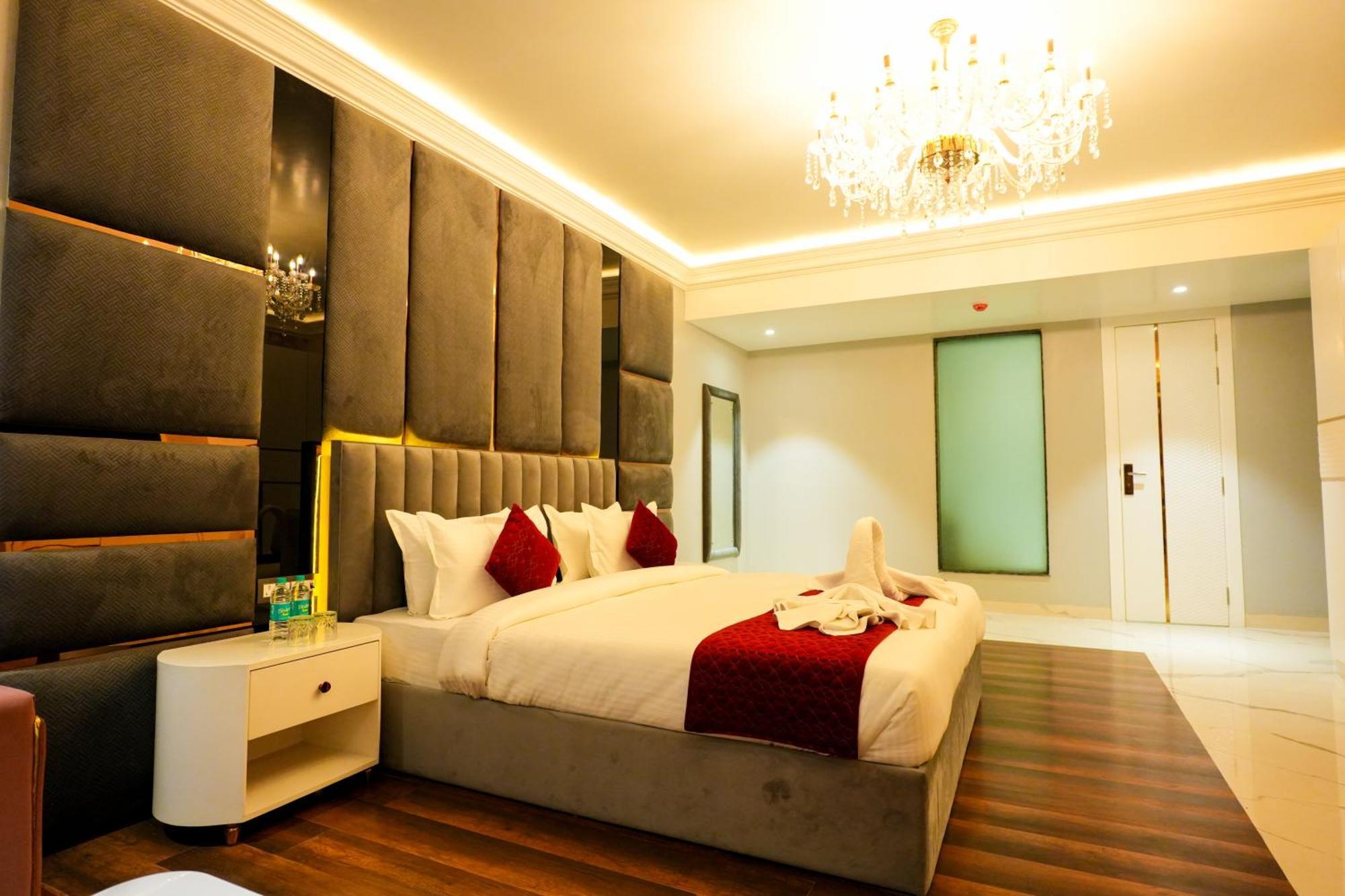 Hotel Adsan Heights Gajraula Bagian luar foto
