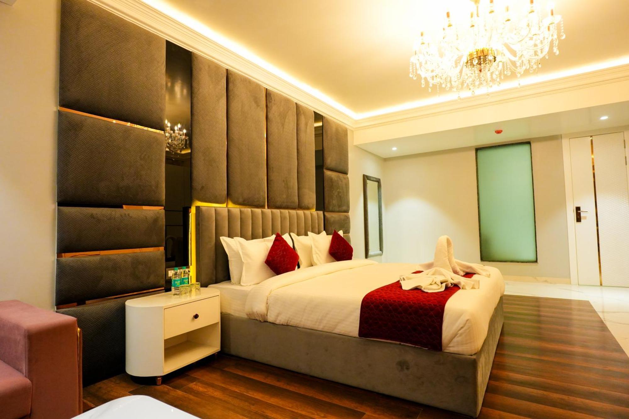 Hotel Adsan Heights Gajraula Bagian luar foto