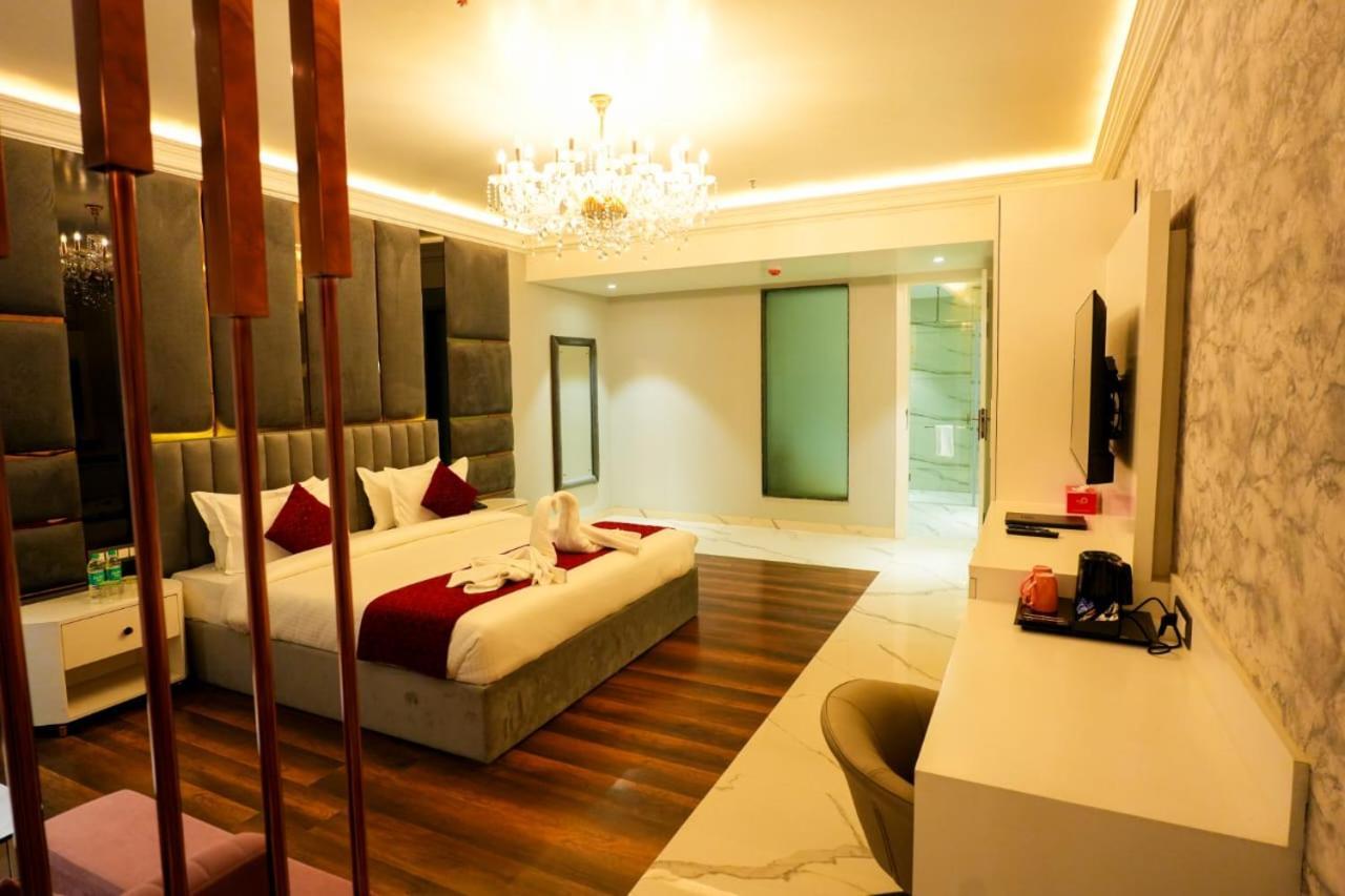 Hotel Adsan Heights Gajraula Bagian luar foto