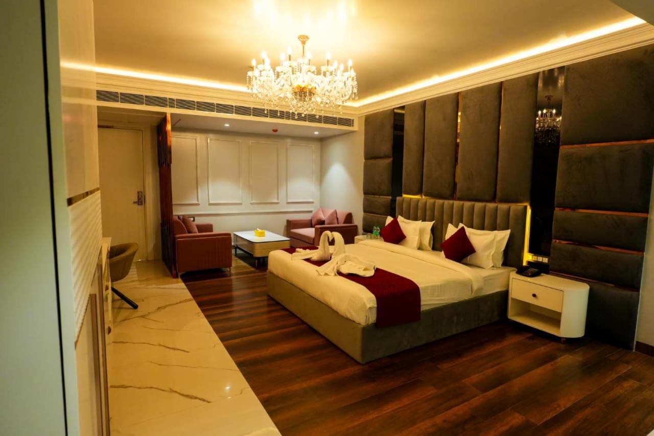 Hotel Adsan Heights Gajraula Bagian luar foto