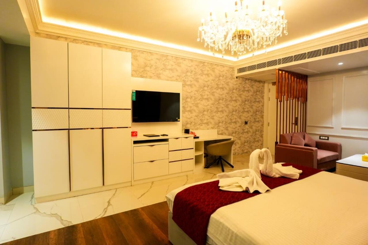 Hotel Adsan Heights Gajraula Bagian luar foto