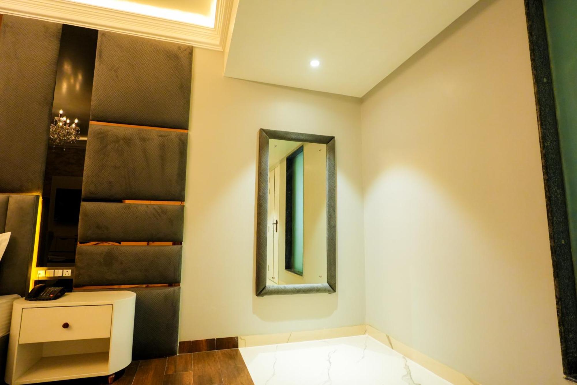 Hotel Adsan Heights Gajraula Bagian luar foto
