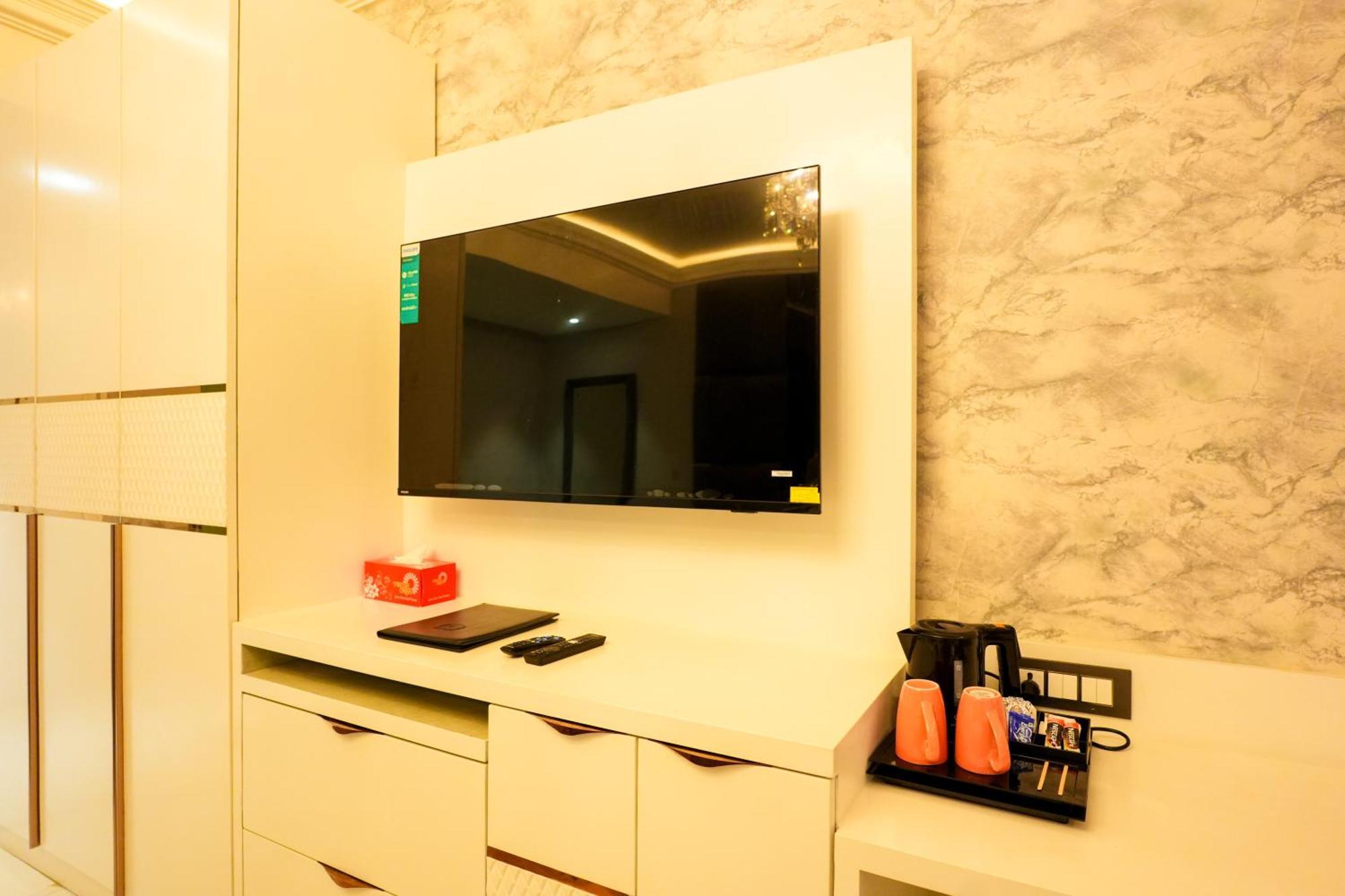 Hotel Adsan Heights Gajraula Bagian luar foto