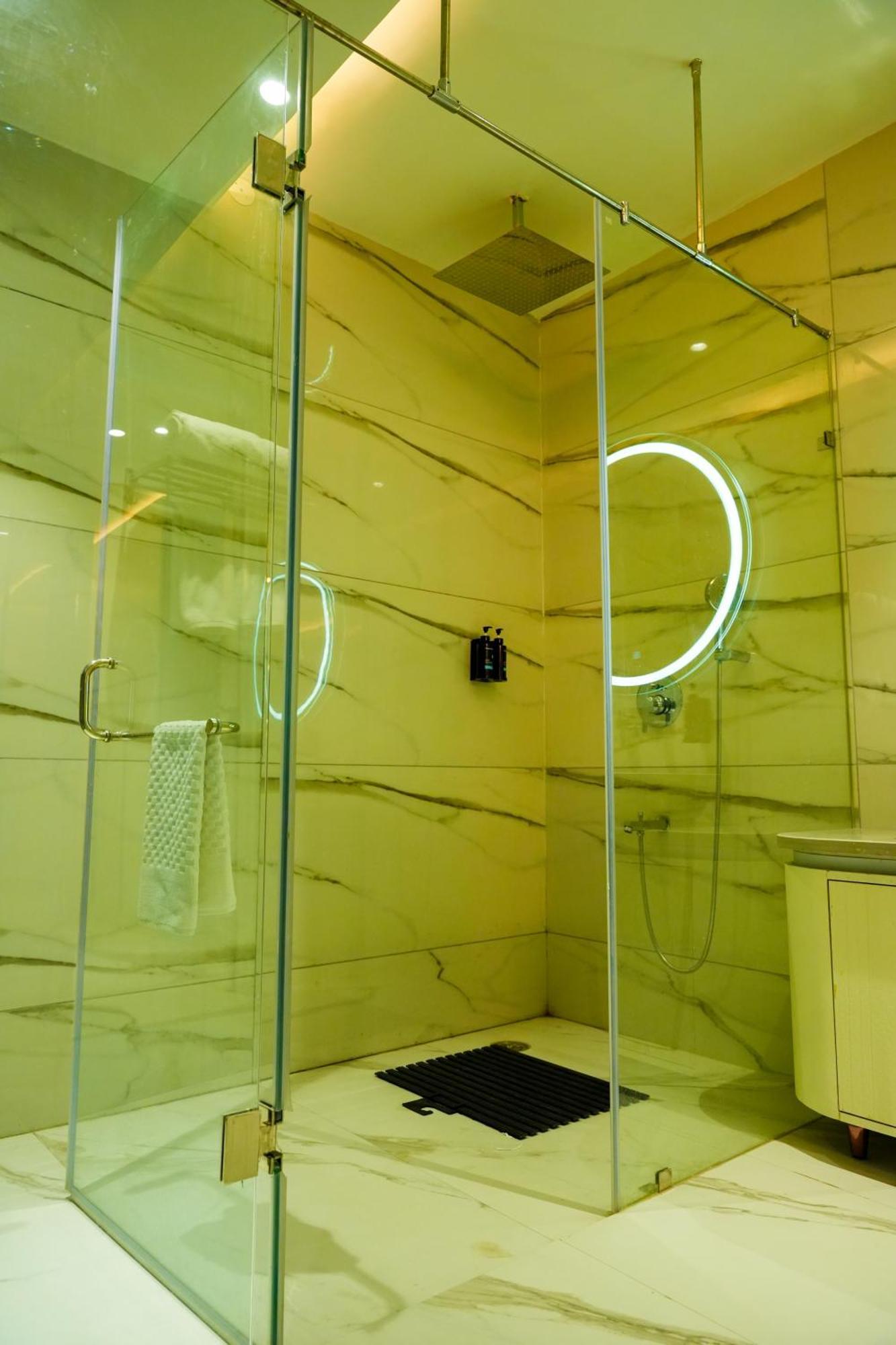 Hotel Adsan Heights Gajraula Bagian luar foto