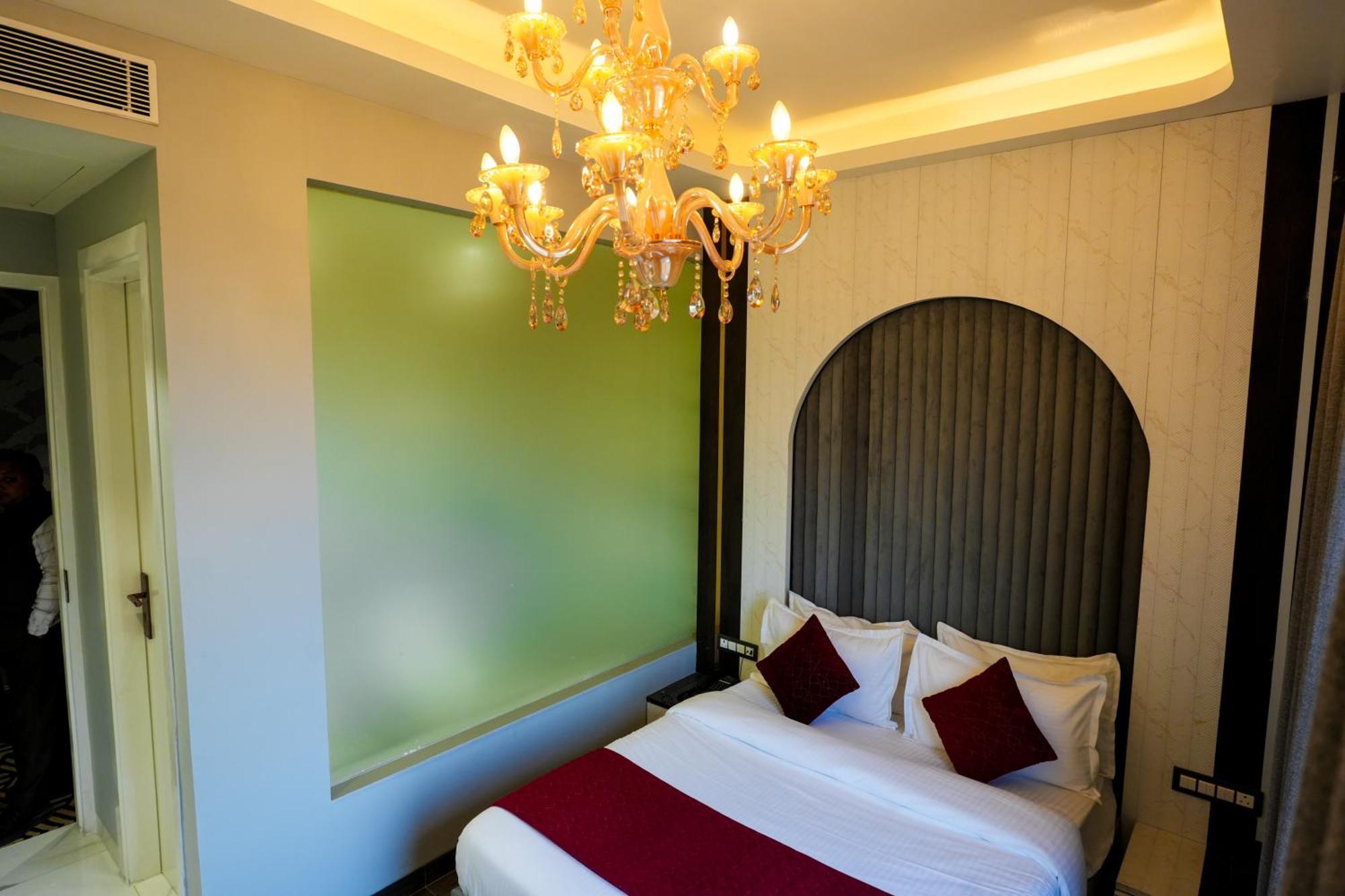 Hotel Adsan Heights Gajraula Bagian luar foto