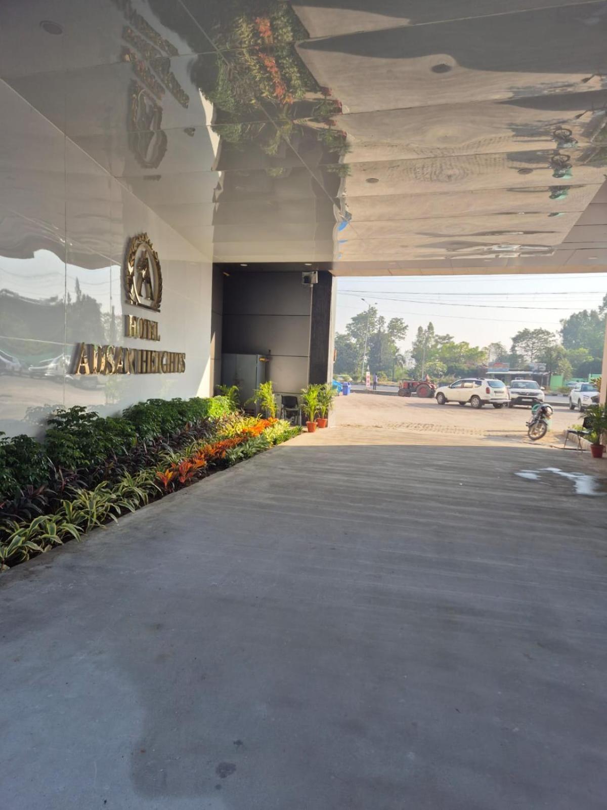 Hotel Adsan Heights Gajraula Bagian luar foto