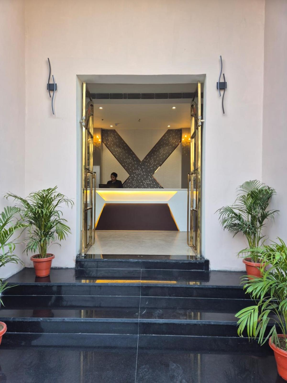 Hotel Adsan Heights Gajraula Bagian luar foto
