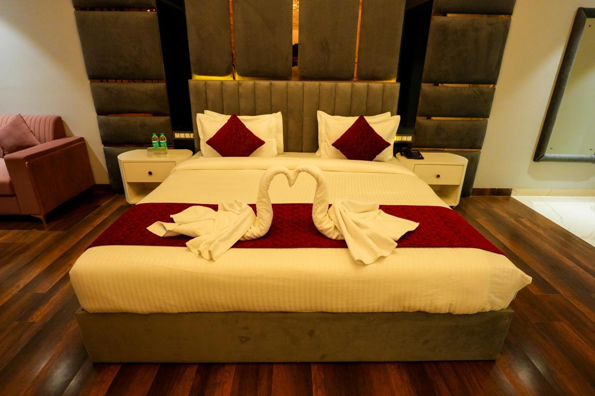 Hotel Adsan Heights Gajraula Bagian luar foto