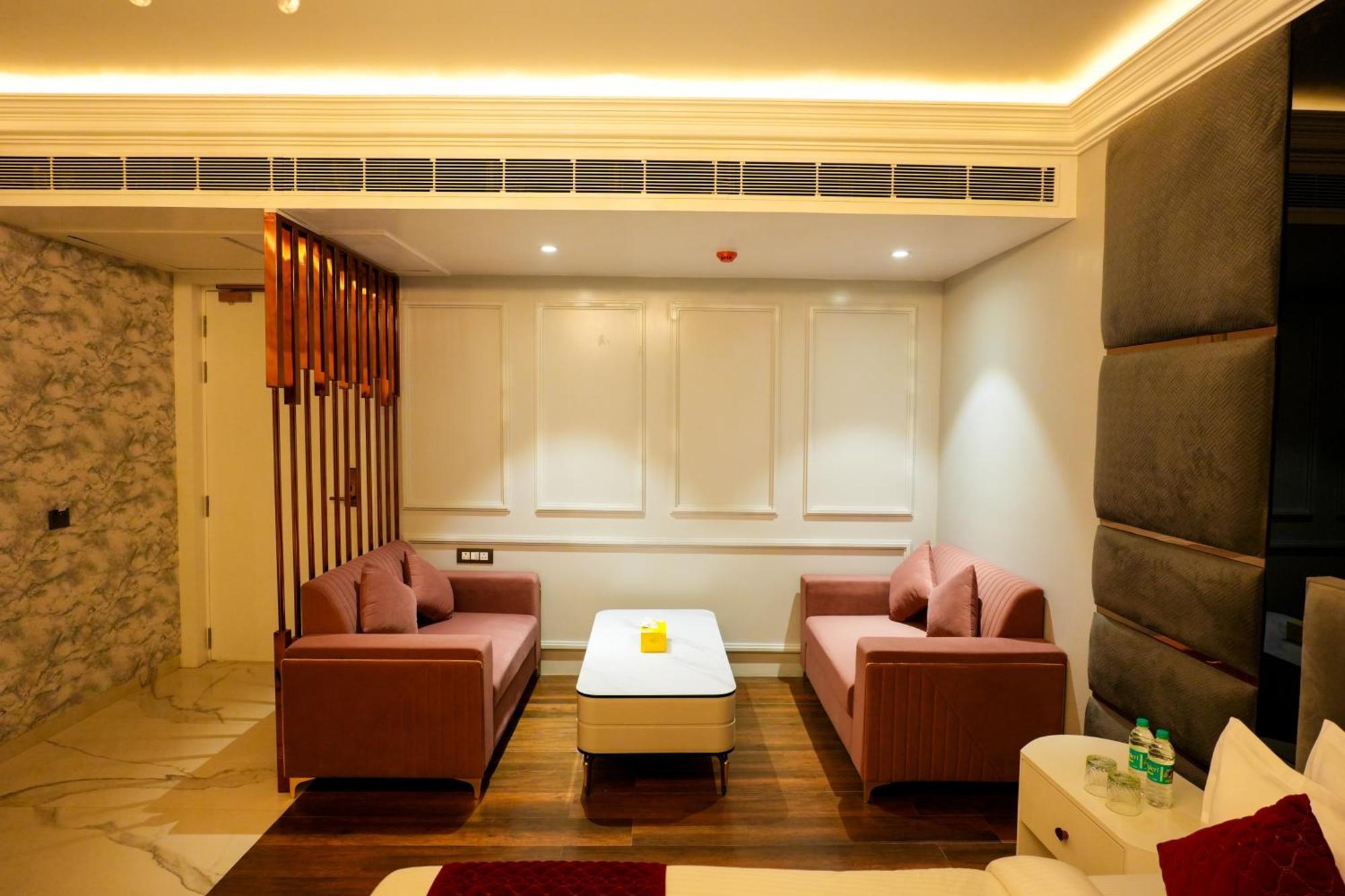 Hotel Adsan Heights Gajraula Bagian luar foto